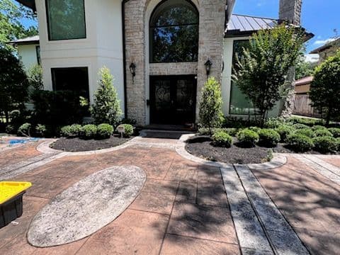 Gallery photos for Stunning Driveway and Front Yard Transformation: Image #2
