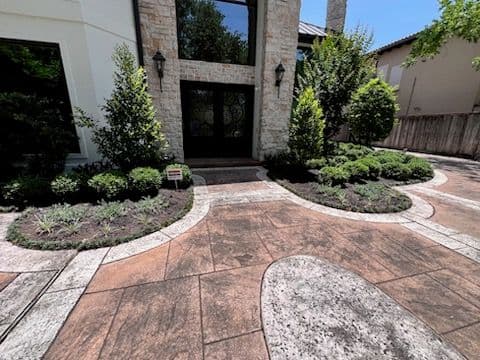 Gallery photos for Stunning Driveway and Front Yard Transformation: Image #3