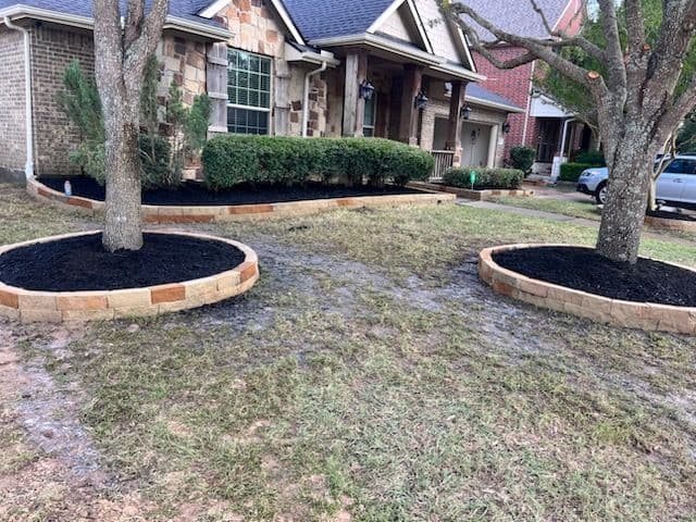 Gallery photos for Stunning Front Yard Transformation with Stone Borders: Image #1