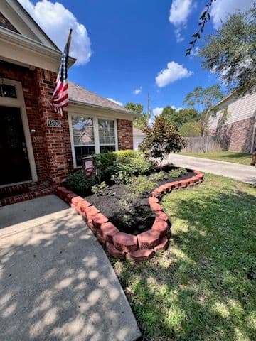 Enhancing Curb Appeal with Landscaping and Hardscape Edging image