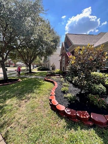 Gallery photos for Enhancing Curb Appeal with Landscaping and Hardscape Edging: Image #1