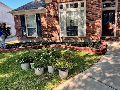 Gallery photos for Enhancing Curb Appeal with Landscaping and Hardscape Edging: Image #3