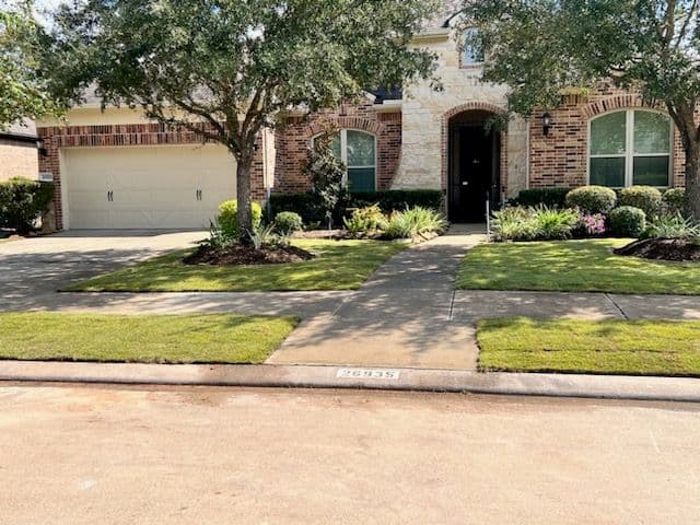 Gallery photos for Enhancing Curb Appeal with Fresh Sod and Landscaping: Image #2