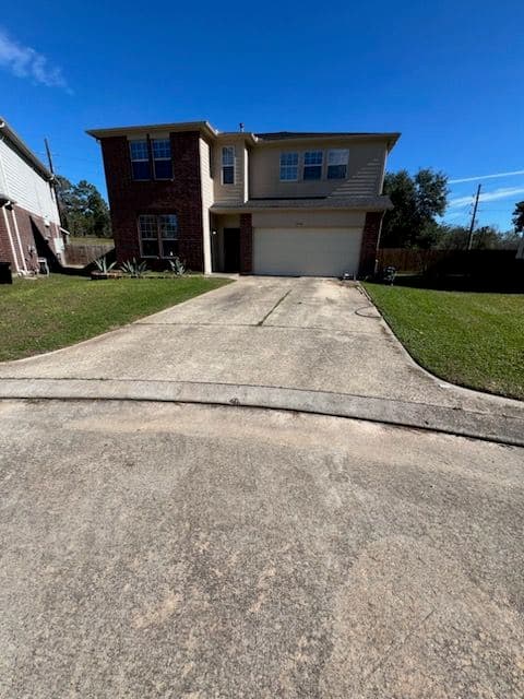 Project Driveway Cleaning Success Enhances Home's Curb Appeal image