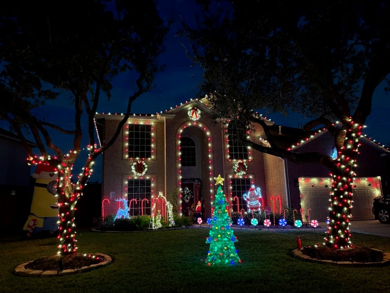 Gallery photos for Holiday Lighting Sparkles Up Your Neighborhood: Image #1