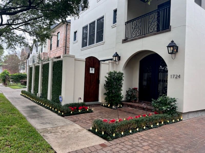 Gallery photos for Elegant Holiday Entrance Makeover: Image #1